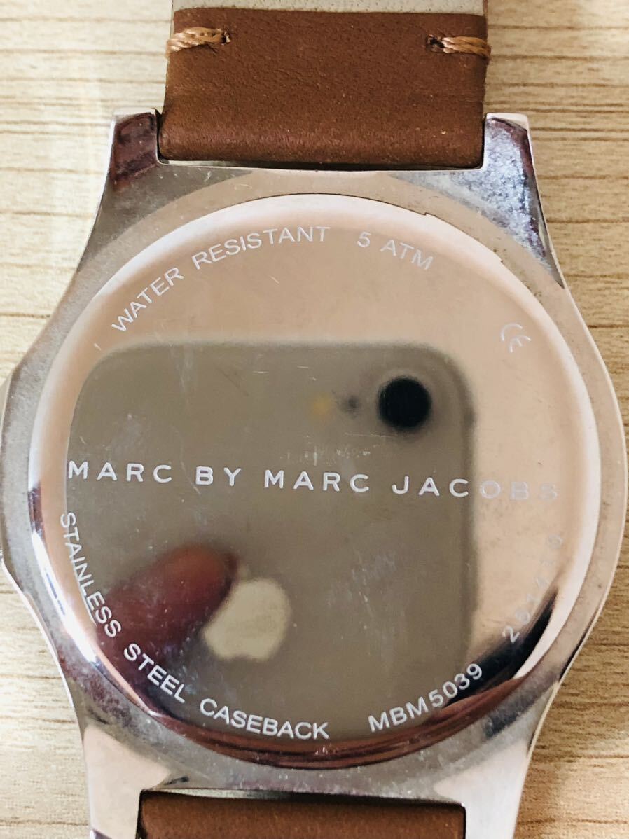 ● MARC BY MARC JACOBS マークバイマークジェイコブス MBM5039 腕時計 SS×レザー 茶 クオーツ アナログ表示 メンズ 黒文字盤の画像8