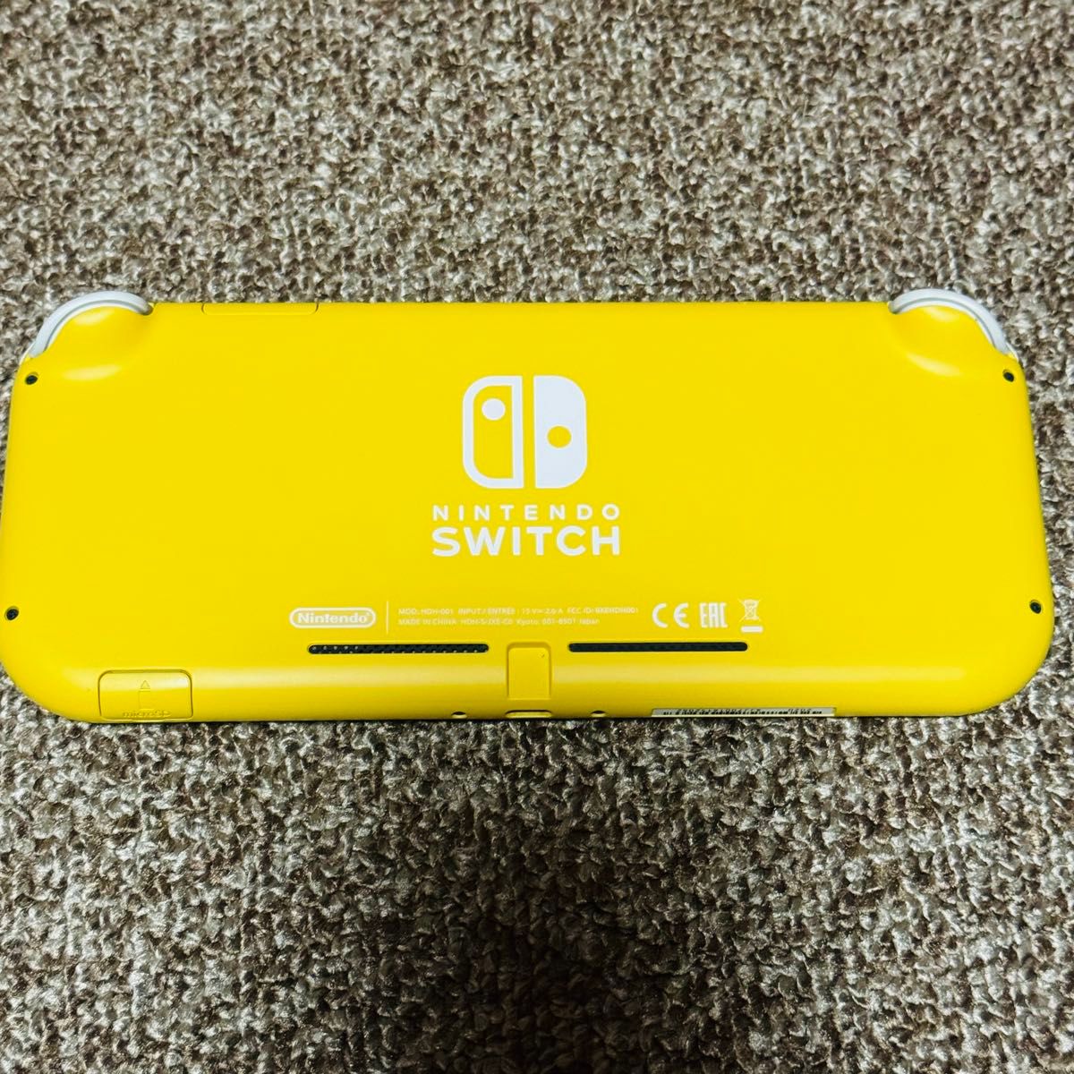 【美品欠品なし】Nintendo Switch Lite ニンテンドースイッチ イエロー外箱/液晶保護フィルム/ハードケース付き 