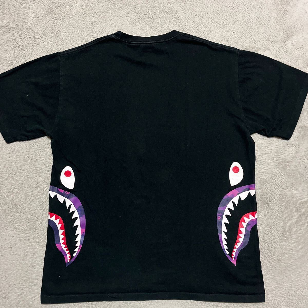 A BATHING APE BAPE KAWS SIDE SHARK tee tシャツ PURPLE CAMO 迷彩　2XL XXL 黒　ブラック　sta BABY MILO _画像2