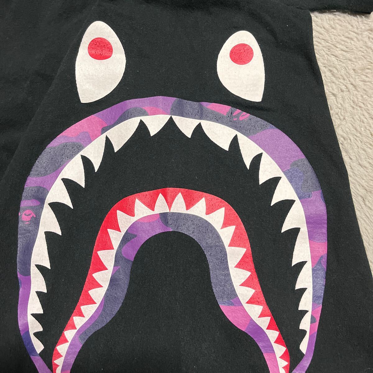 A BATHING APE BAPE KAWS SIDE SHARK tee tシャツ PURPLE CAMO 迷彩　2XL XXL 黒　ブラック　sta BABY MILO _画像7