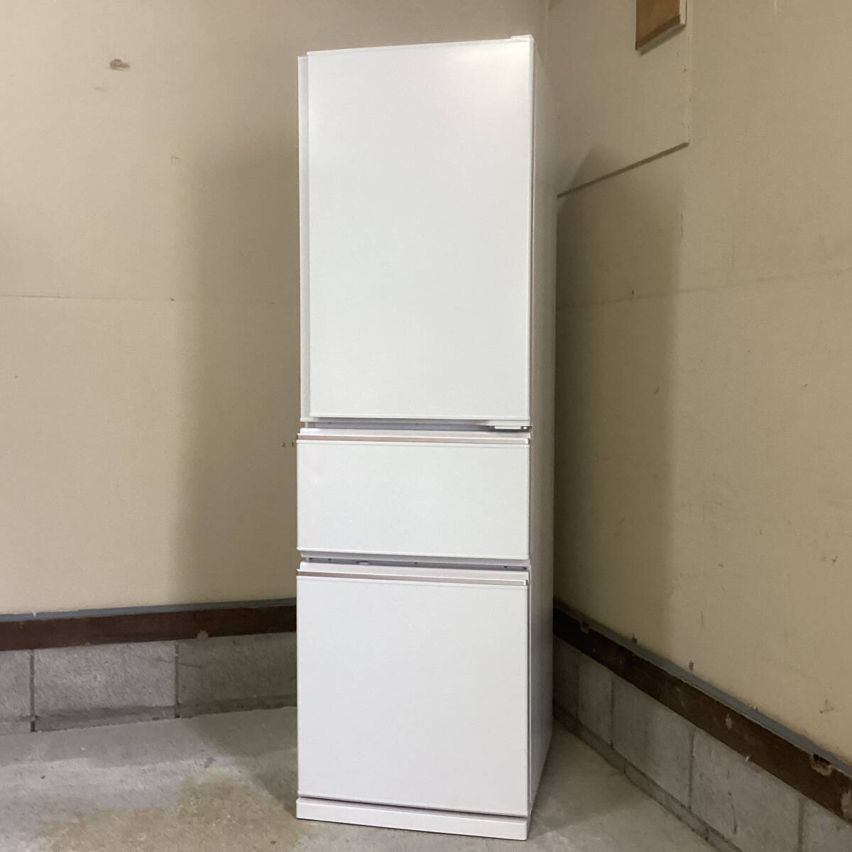 三菱 MITSUBISHI ノンフロン冷凍冷蔵庫 MR-CX30F-W ホワイト 2021年製 300L 3ドア冷蔵庫　家財宅急便　/ 引取OK_画像1