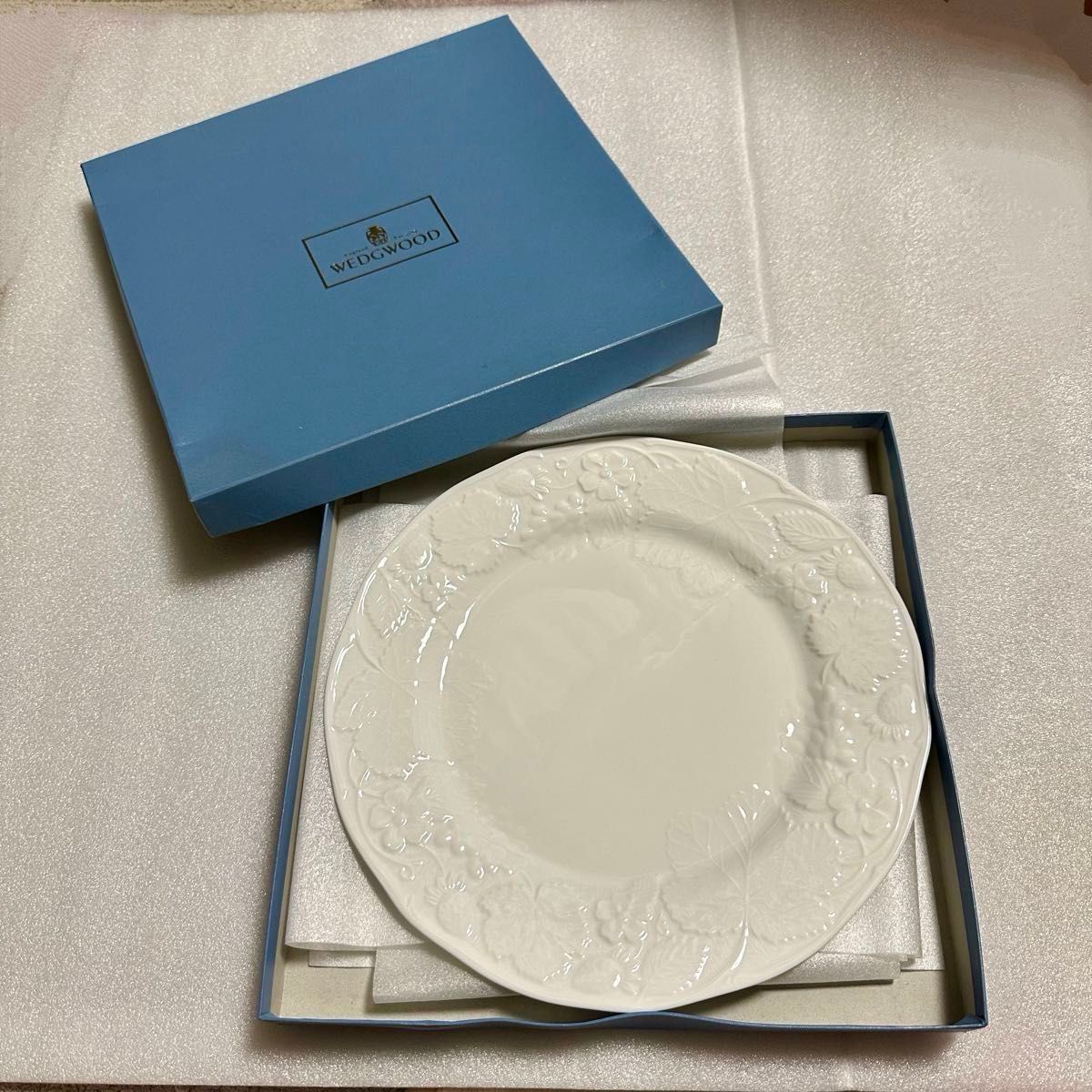 WEDGEWOOD ウェッジウッド Bone China STRAWBERRY & VINE 29cm WEDGEWOOD ウェッジウッド Bone China STRAWBERRY & VINE 29cm