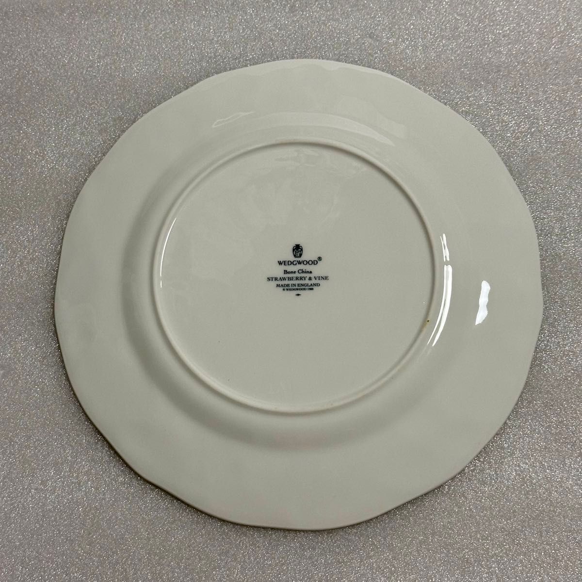 WEDGEWOOD ウェッジウッド Bone China STRAWBERRY & VINE 29cm WEDGEWOOD ウェッジウッド Bone China STRAWBERRY & VINE 29cm