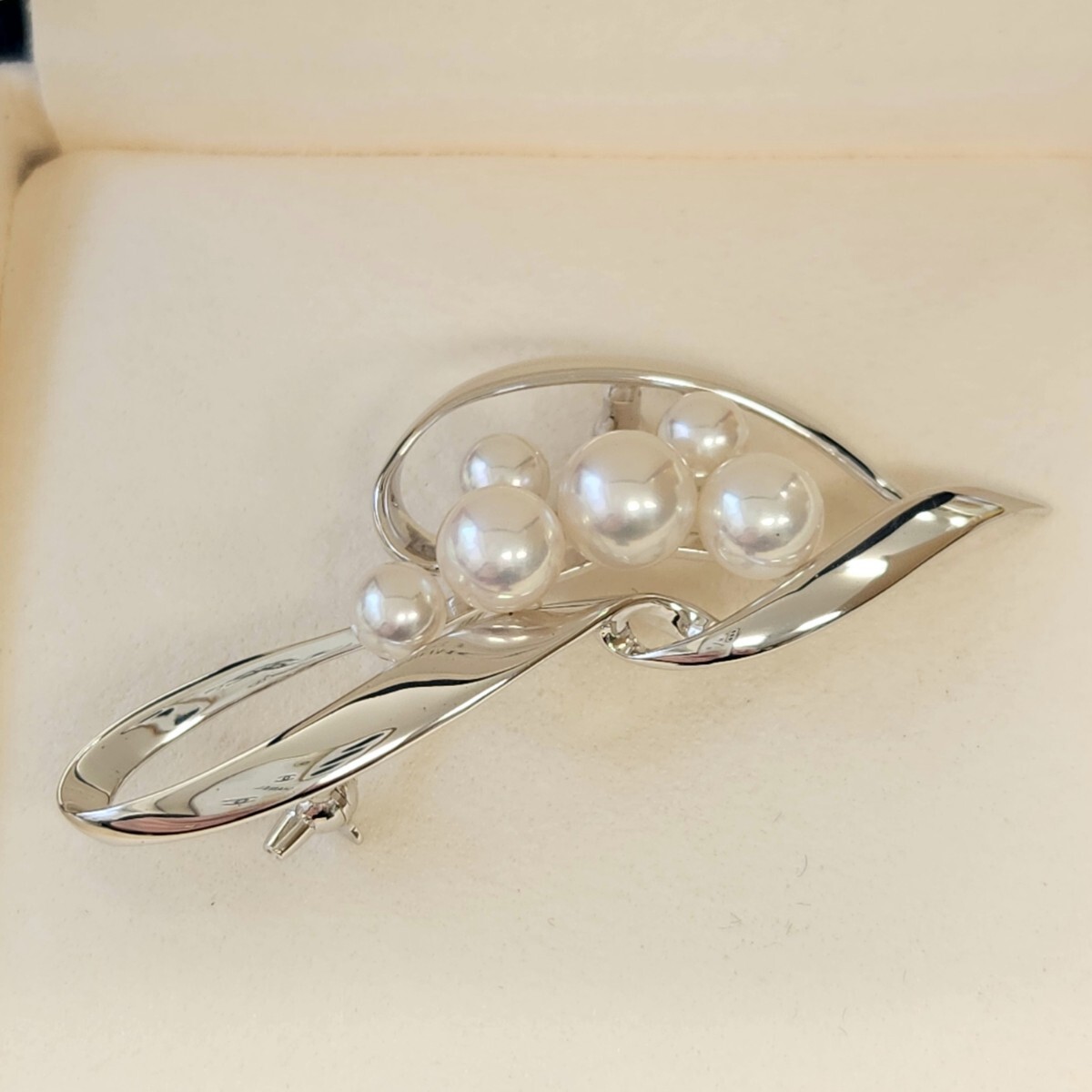 【未使用】 MIKIMOTO　ブローチ　パール　シルバー　真珠　アクセサリー　ミキモト　ケース付き　箱付き　パールブローチ_画像3