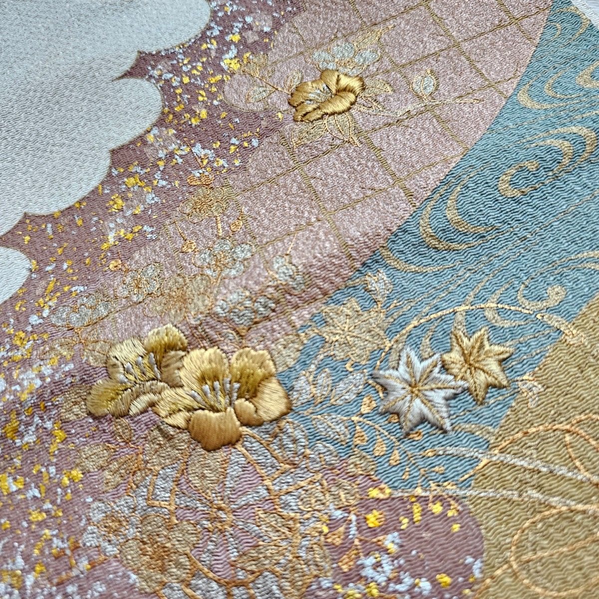 未使用　正絹　高級　作家落款あり　刺繍帯揚げ　豪華　アイボリー系　金糸　銀糸　金彩加工　着物