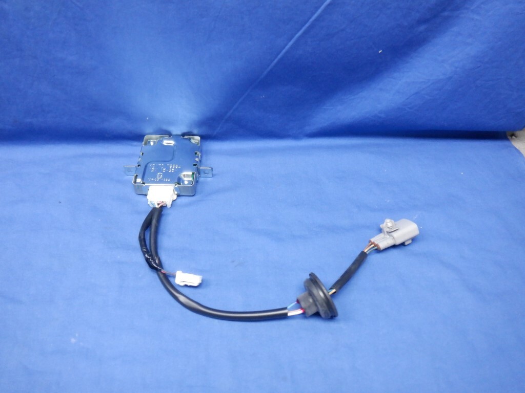 アクア　NHP10　ヘッドライトコンピューター　85967-30070　ハイエース　レクサス　（Z339）_画像5