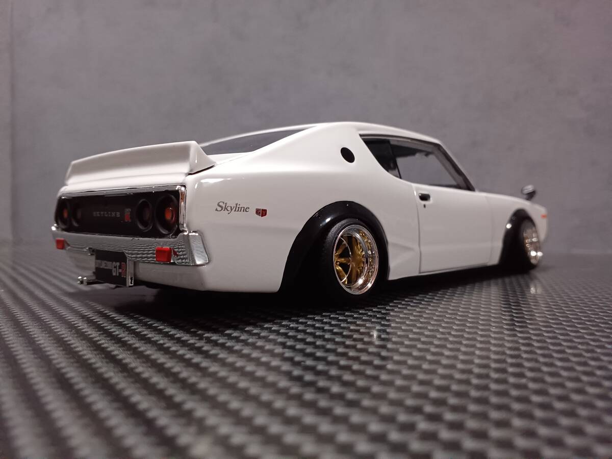 Maisto 1/24 日産スカイライン 2000GT-R (KPGC110) ケンメリ ホワイト カスタム改 ワタナベ 金_画像4