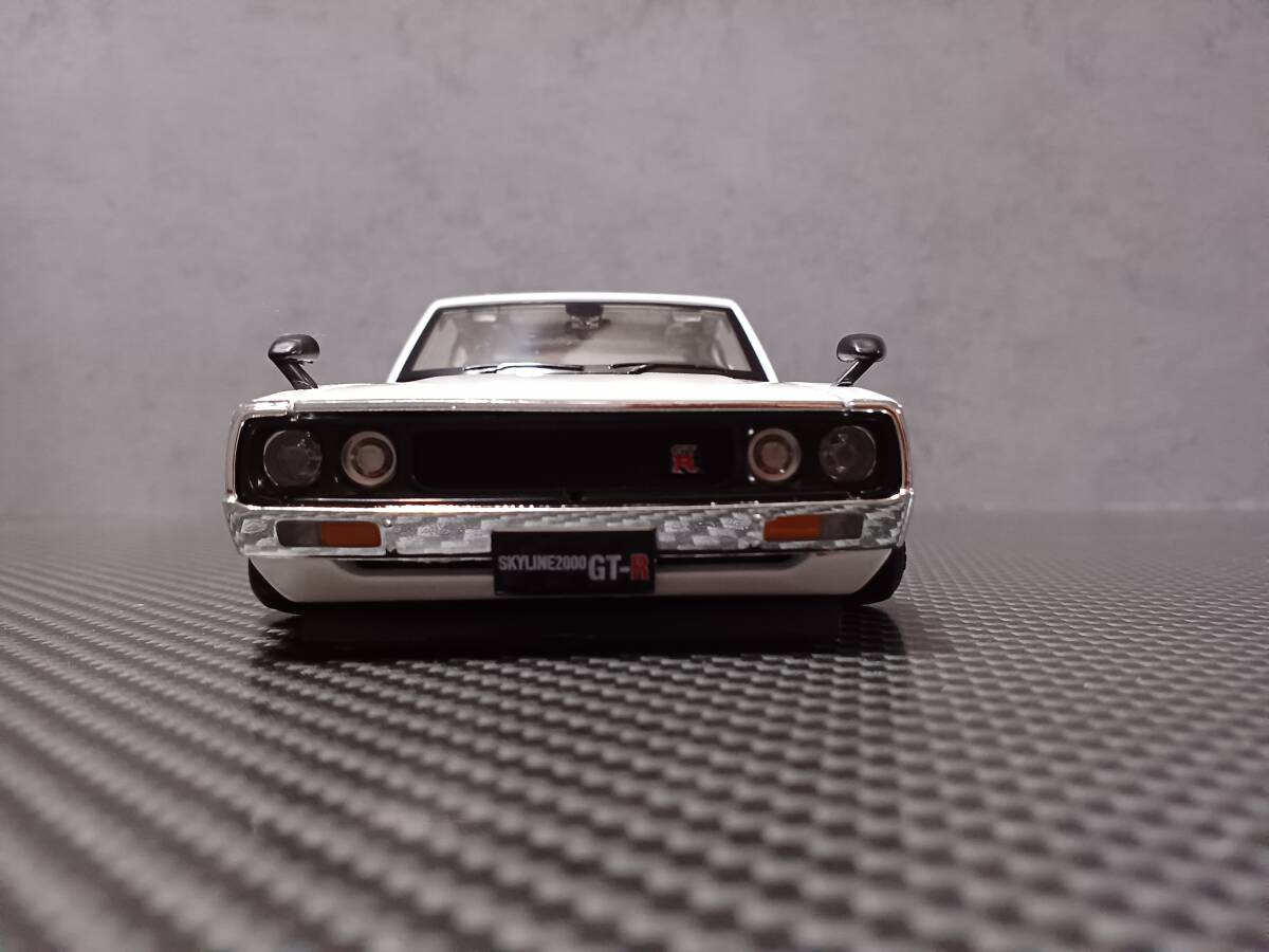 Maisto 1/24 日産スカイライン 2000GT-R (KPGC110) ケンメリ ホワイト カスタム改 ワタナベ 金_画像7