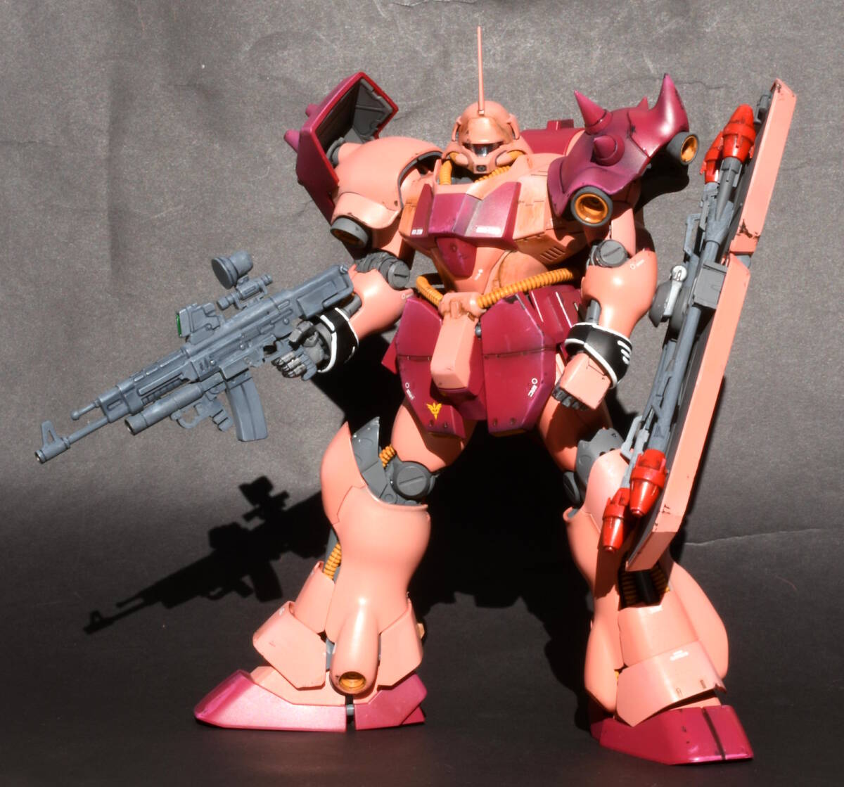 雅工房製1/100マスターグレード　フル・フロンタル専用ギラ・ドーガ（完成品）_画像10