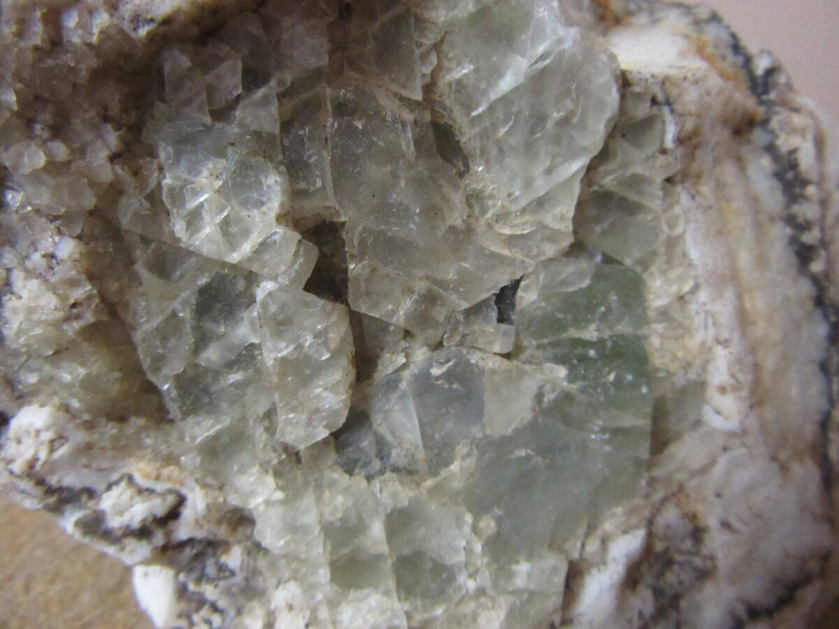 見せ　国産　蛍石　希少　未研磨　自然石　鉱物類 2.9kg_画像2