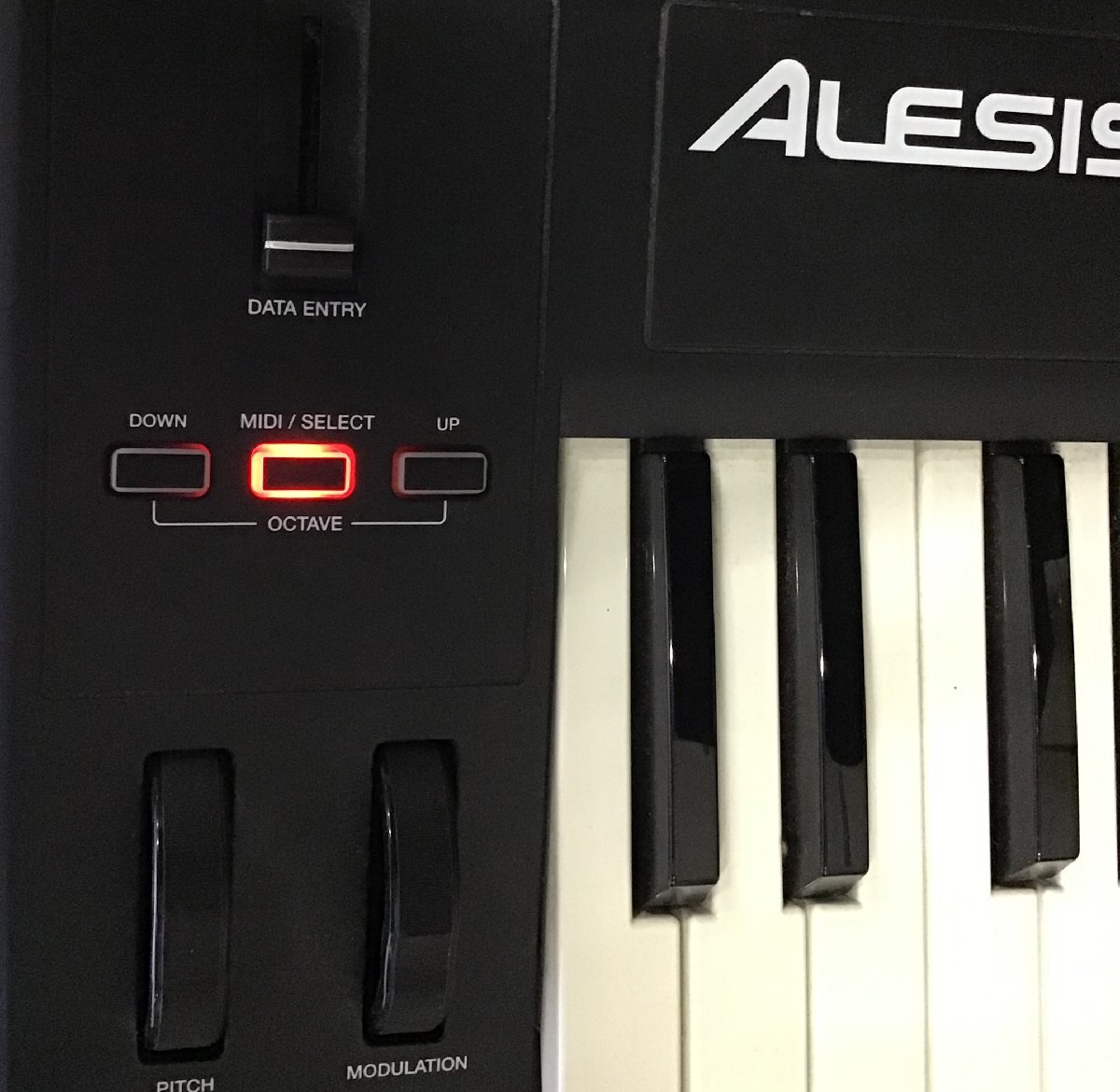 管理番号=c0694921【中古】ALESIS Q61 JUNK アレシス MIDIキーボード・コントローラー ジャンク 現状渡し_画像5