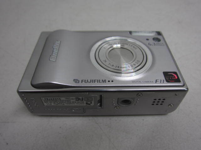 FUJIFILM 富士フィルム FinePix F11 コンパクトデジタルカメラ デジカメ XDカード付 簡易動作確認済_画像2