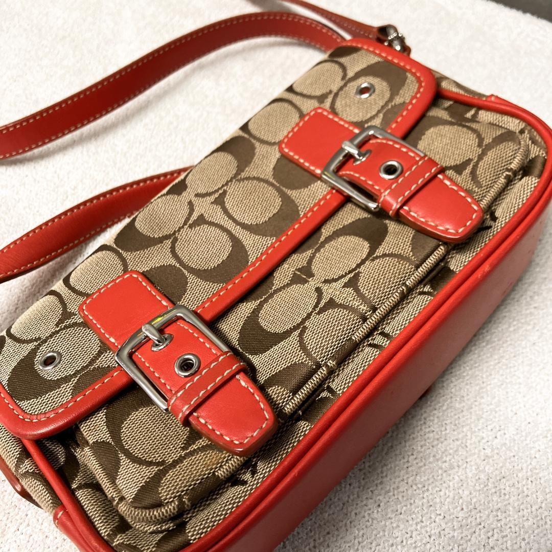 美品COACHコーチショルダーバッグハンドバッグブラウンレッドシグネチャー総柄