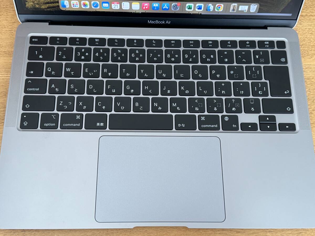 美品 中古 Apple MacBook Air M1 2020 スペースグレイ Apple M1/8GB/512GB SSD MOFT_画像4