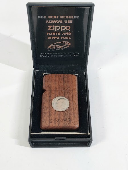 【未使用品】 レア ZIPPO ジッポー オイルライター No.1610 CW ウォールナット メダル貼り LIBERTYコイン 箱付き ビンテージ_画像1