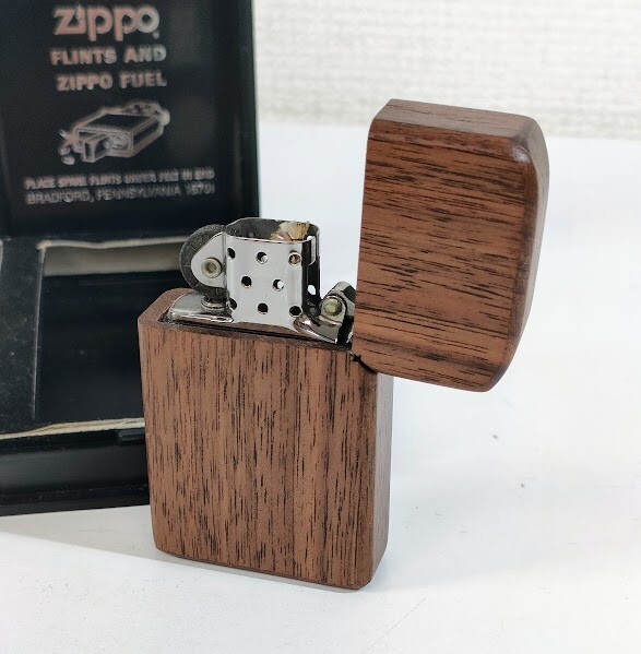 【未使用品】 レア ZIPPO ジッポー オイルライター No.1610 CW ウォールナット メダル貼り LIBERTYコイン 箱付き ビンテージ_画像4