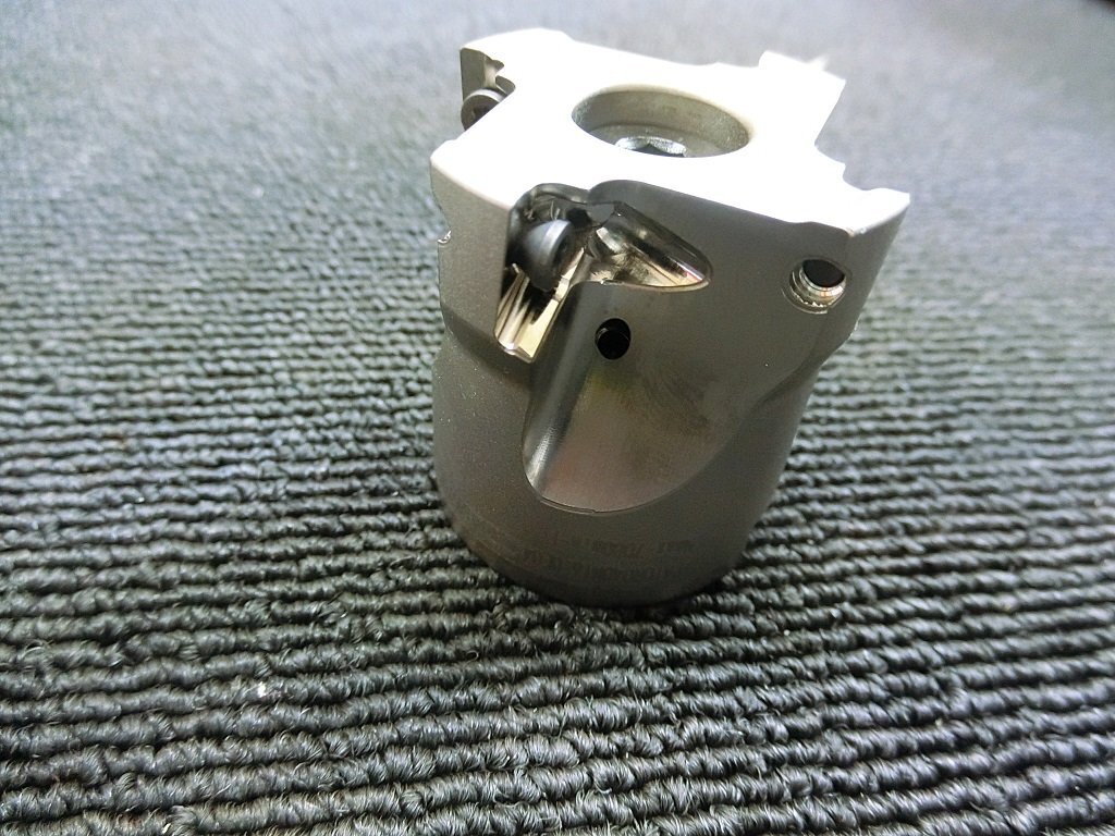 タンガロイ 40mm直角肩加工用正面フライスカッタ TPA10R040M16 タンガロイ 40mm直角肩加工用正面フライスカッタ TPA10R040M16