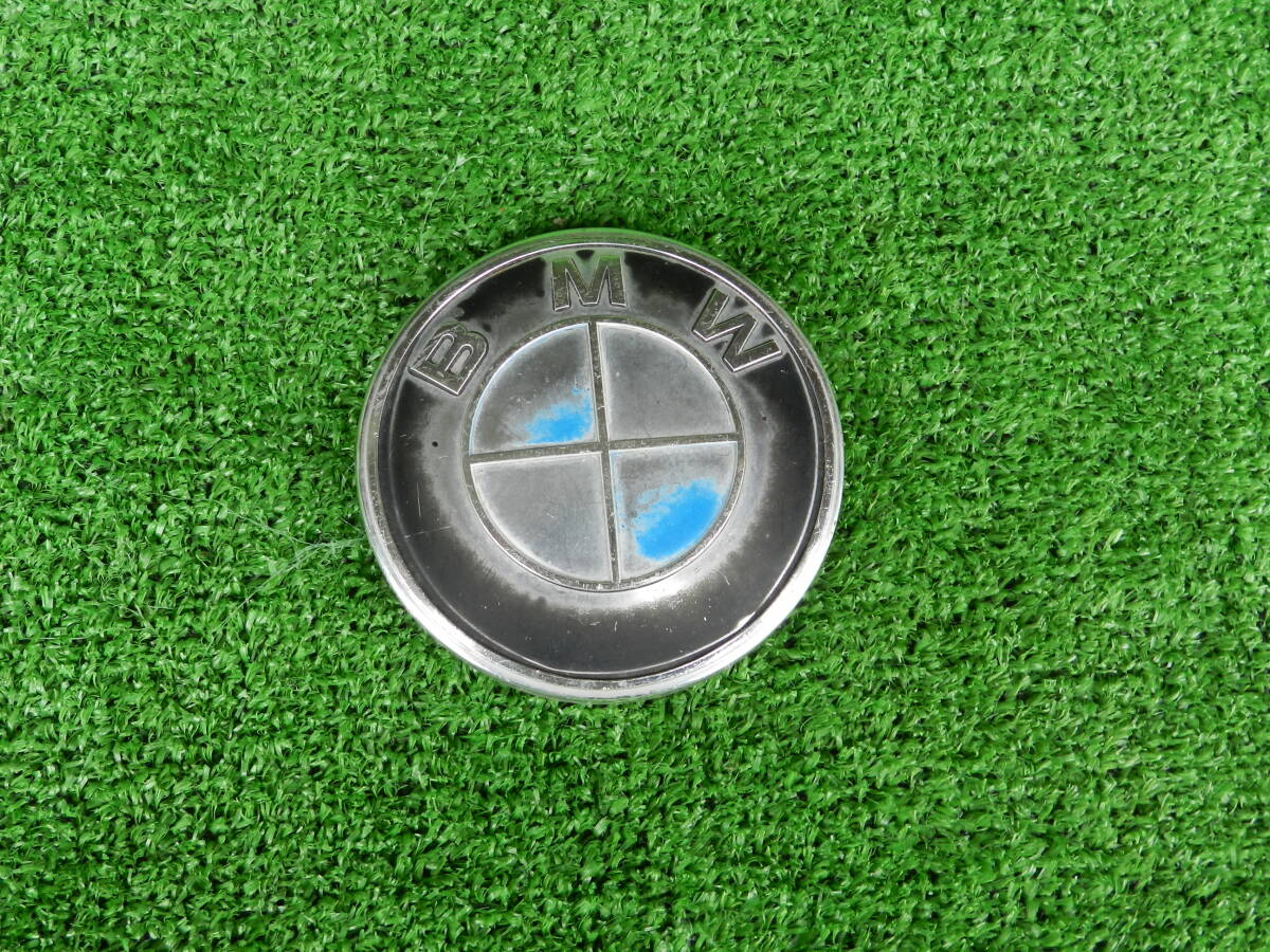 BMW 2002 emblem product number :18268932