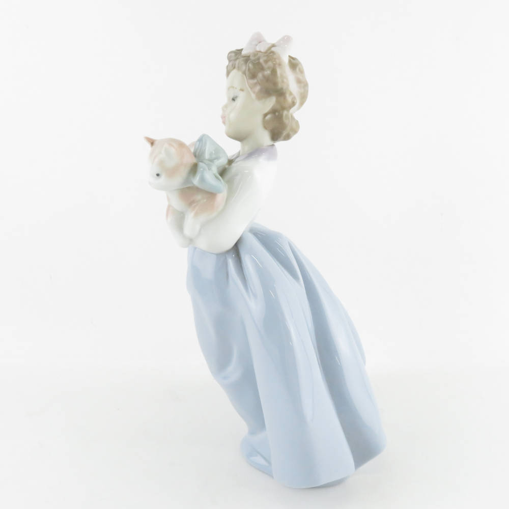 美品 LLADRO リヤドロ 6422 私の太った子猫 フィギュリン 1点 陶磁器 女の子 ネコ 置物 陶器人形 西洋 オブジェ SU5904C_画像2