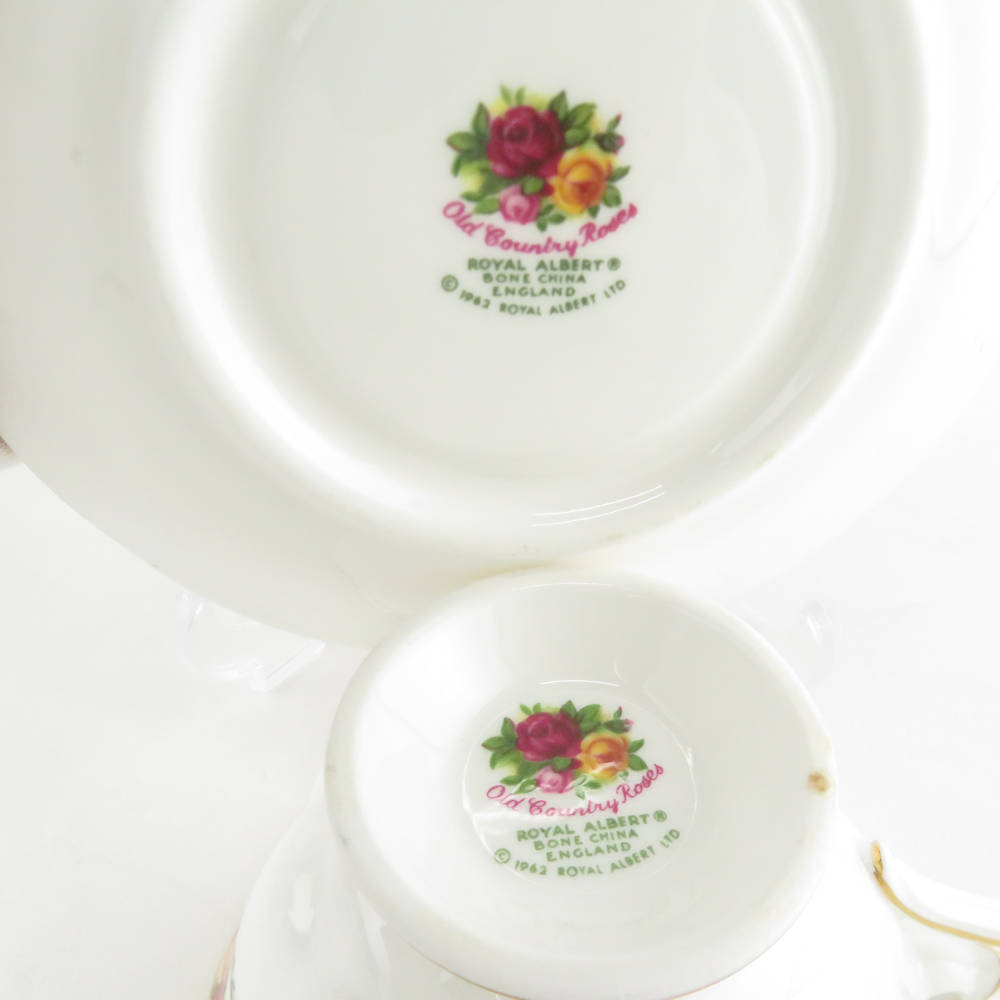 美品 ROYAL ALBERT ロイヤルアルバート オールドカントリーローズ ティーカップ＆ソーサー 2客 ペア 紅茶 英国 SU6001D_画像4