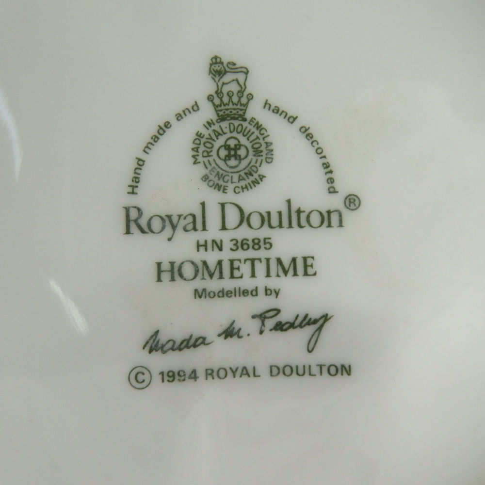 美品 ROYAL DOULTON ロイヤルドルトン HOMETIME ホームタイム HN3685 フィギュリン 陶磁器 置物 陶器人形 英国 少女 犬 オブジェ SU6018D_画像5