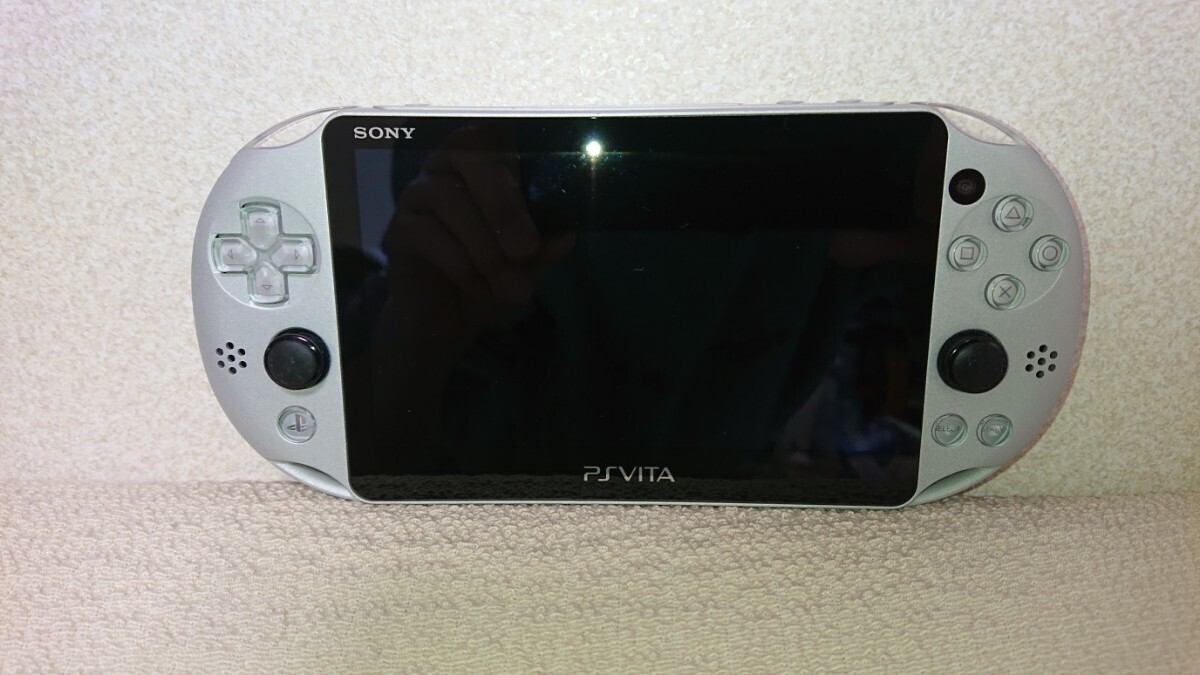  lack of equipped [ free shipping ]PlayStation Vita PCH-2000 ZA25 silver 