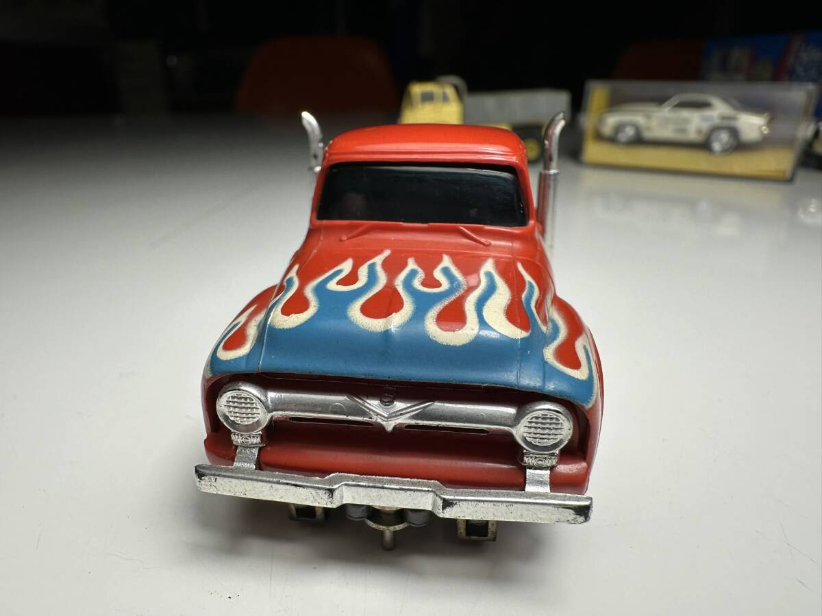 AURORA AFX MAGNA-TRACTION 4-GEAR ☆1956 Ford Pickup Truck ☆RED with FLAME☆HOスロットカー_画像9