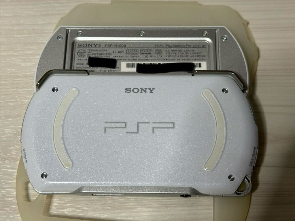 PSP go PSP-N1000PW　+　クレードル_画像2