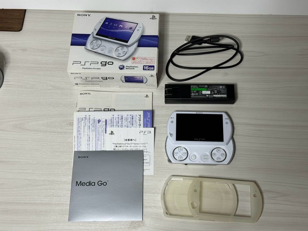 PSP go PSP-N1000PW　+　クレードル_画像4