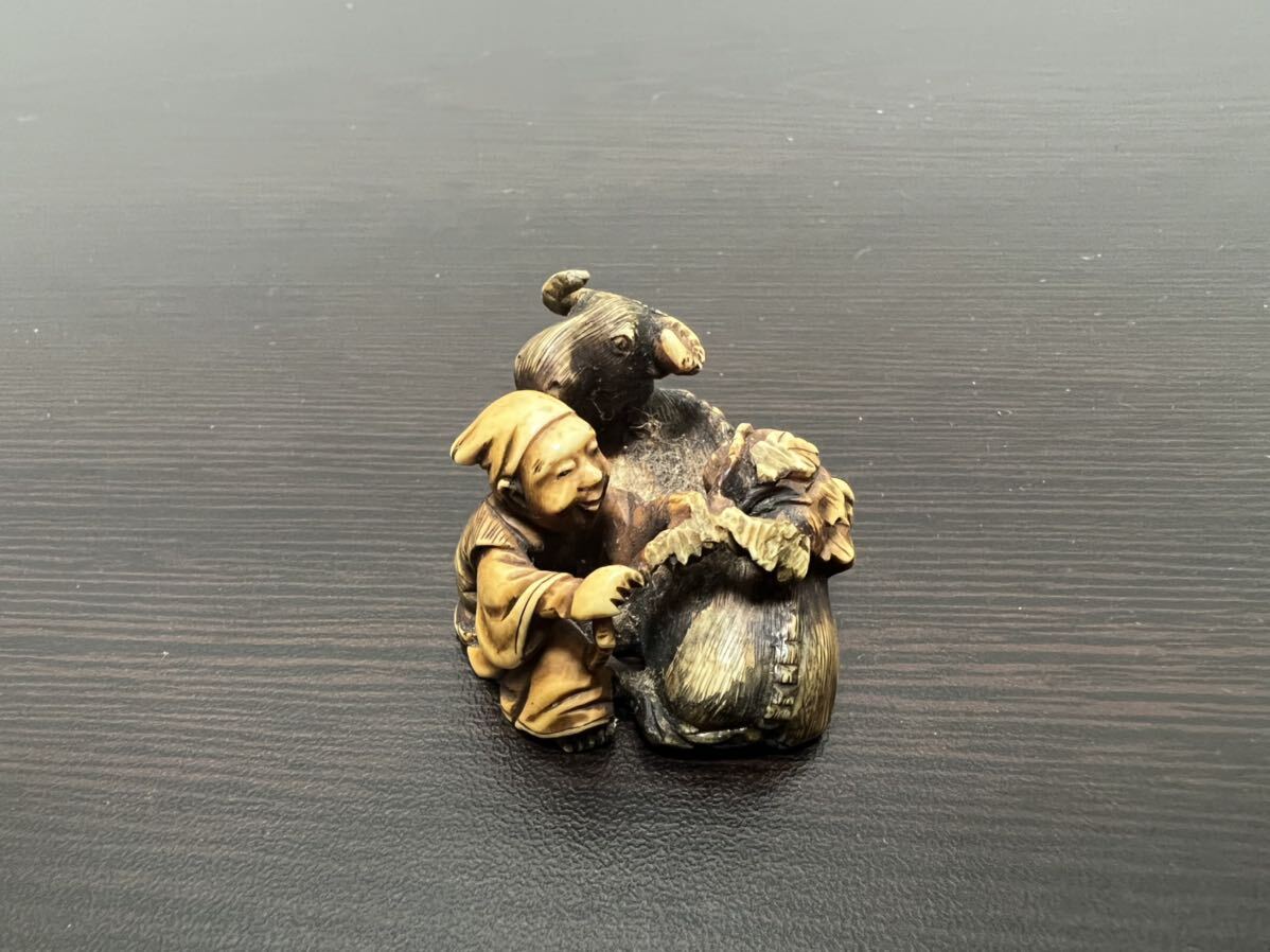  украшение netsuke времена предмет . человек корова старый изобразительное искусство 