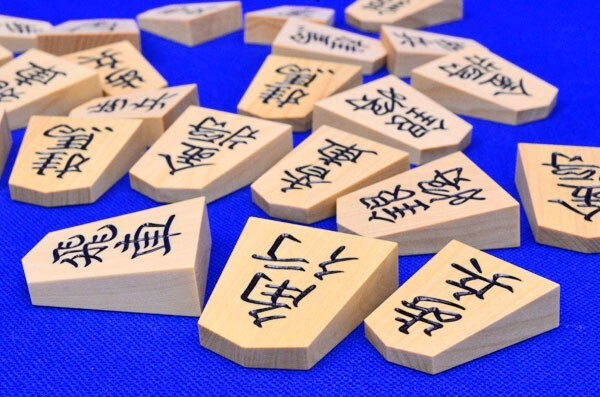 木製将棋駒 晴月作 御蔵島産本黄楊特上彫駒 水無瀬書(駒箱付 木製将棋駒 晴月作 御蔵島産本黄楊特上彫駒 水無瀬書(駒箱付