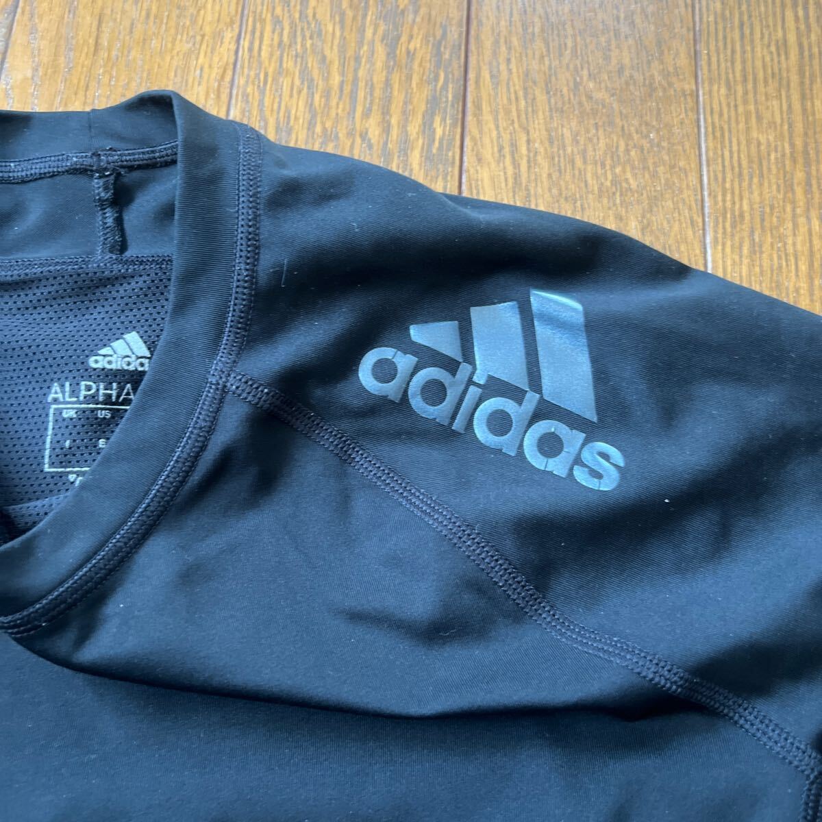 Adidas ALPHASHIN 半袖Tシャツ 黒トレーニング の画像2