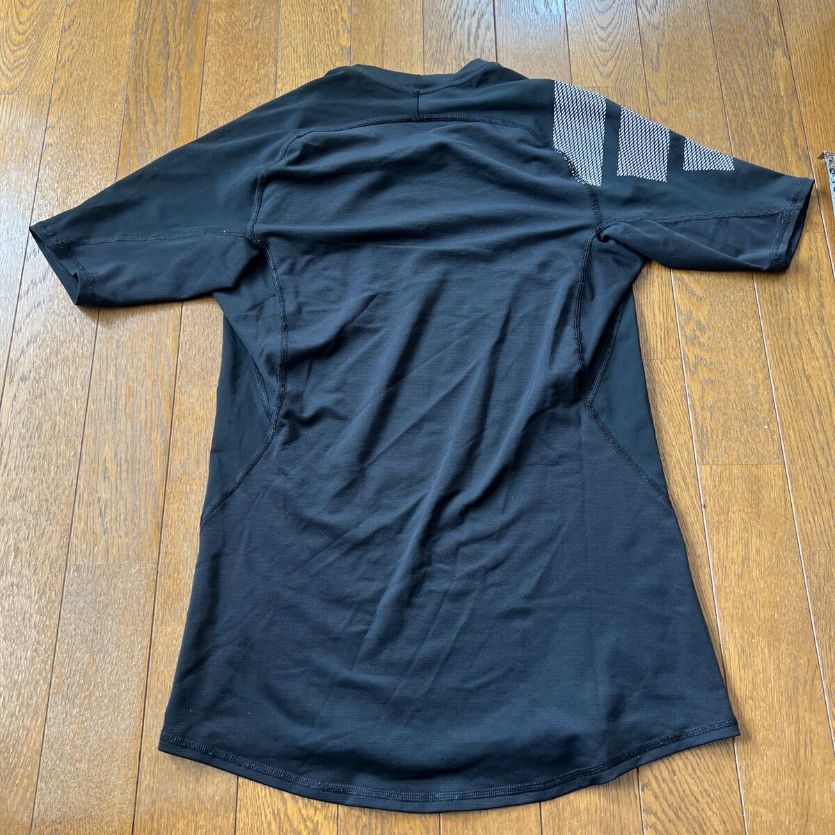 Adidas ALPHASHIN 半袖Tシャツ 黒トレーニング の画像4