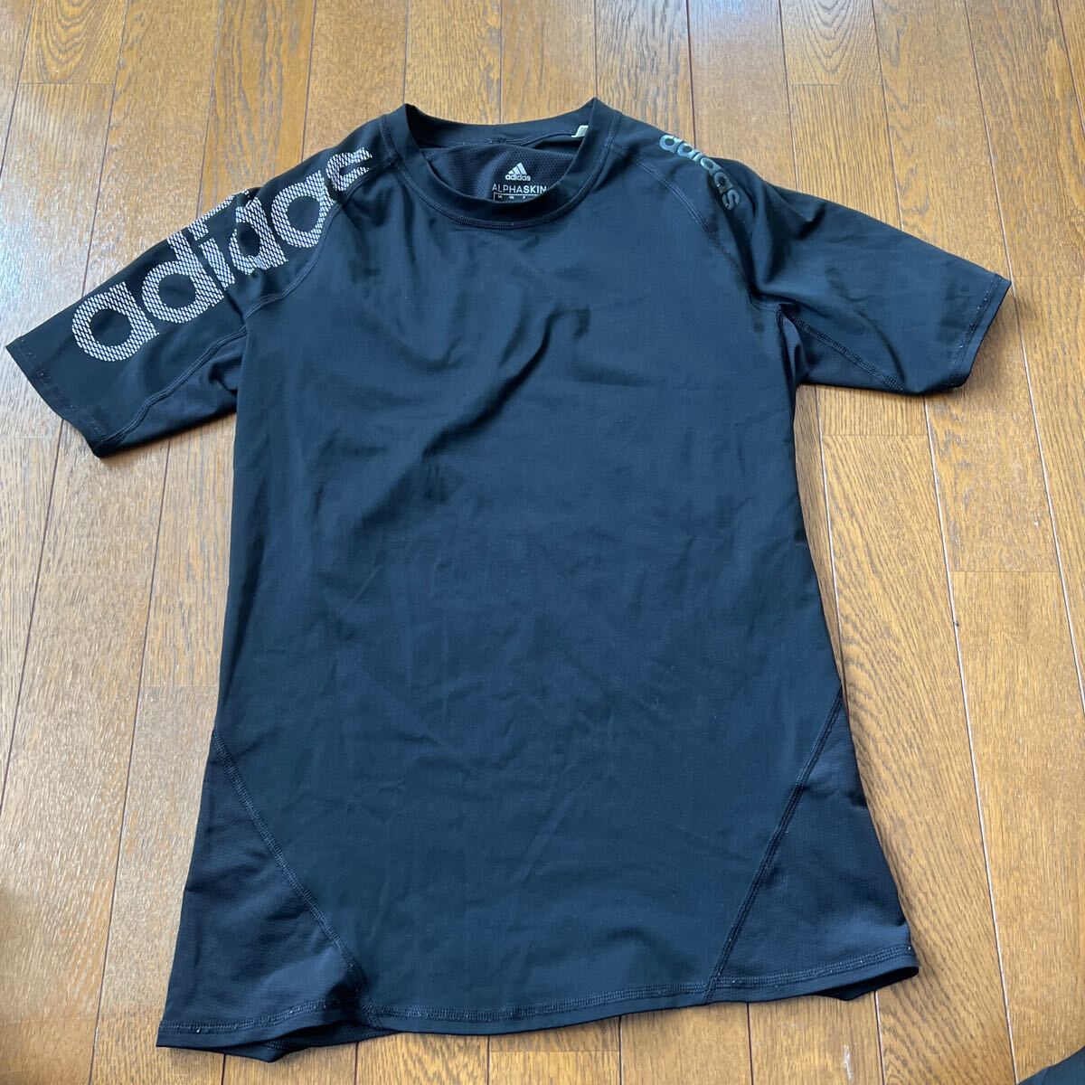 Adidas ALPHASHIN 半袖Tシャツ 黒トレーニング の画像1