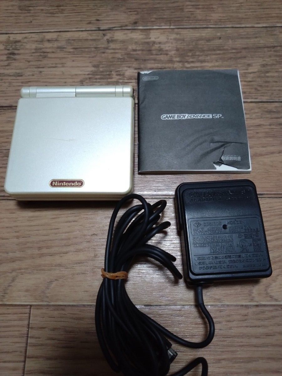 ゲームボーイアドバンスSP ファミコンカラー 付属品完備 任天堂 ゲームボーイアドバンスSP ファミコンカラー 付属品完備 任天堂
