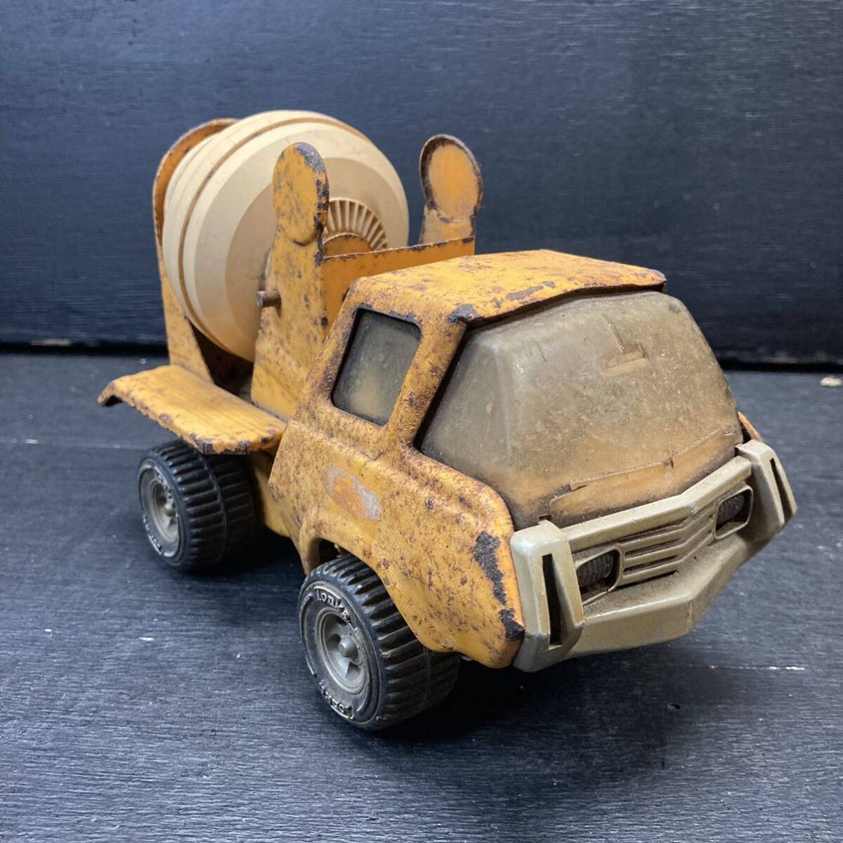 70年代 TONKA製トラック ブリキ ミキサー車 当時物 昭和レトロ 70年代 TONKA製トラック ブリキ ミキサー車 当時物 昭和レトロ