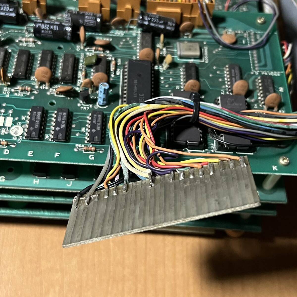 アーケード基板 タイトル不明 動作未確認 テーブル筐体 基盤 再 アーケード基板 タイトル不明 動作未確認 テーブル筐体 基盤 再