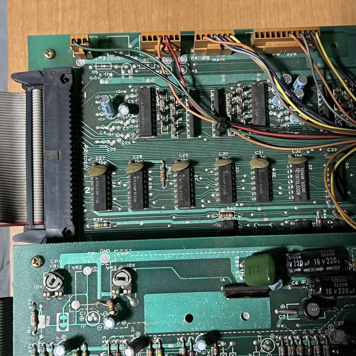 アーケード基板 タイトル不明 動作未確認 テーブル筐体 基盤 再 アーケード基板 タイトル不明 動作未確認 テーブル筐体 基盤 再