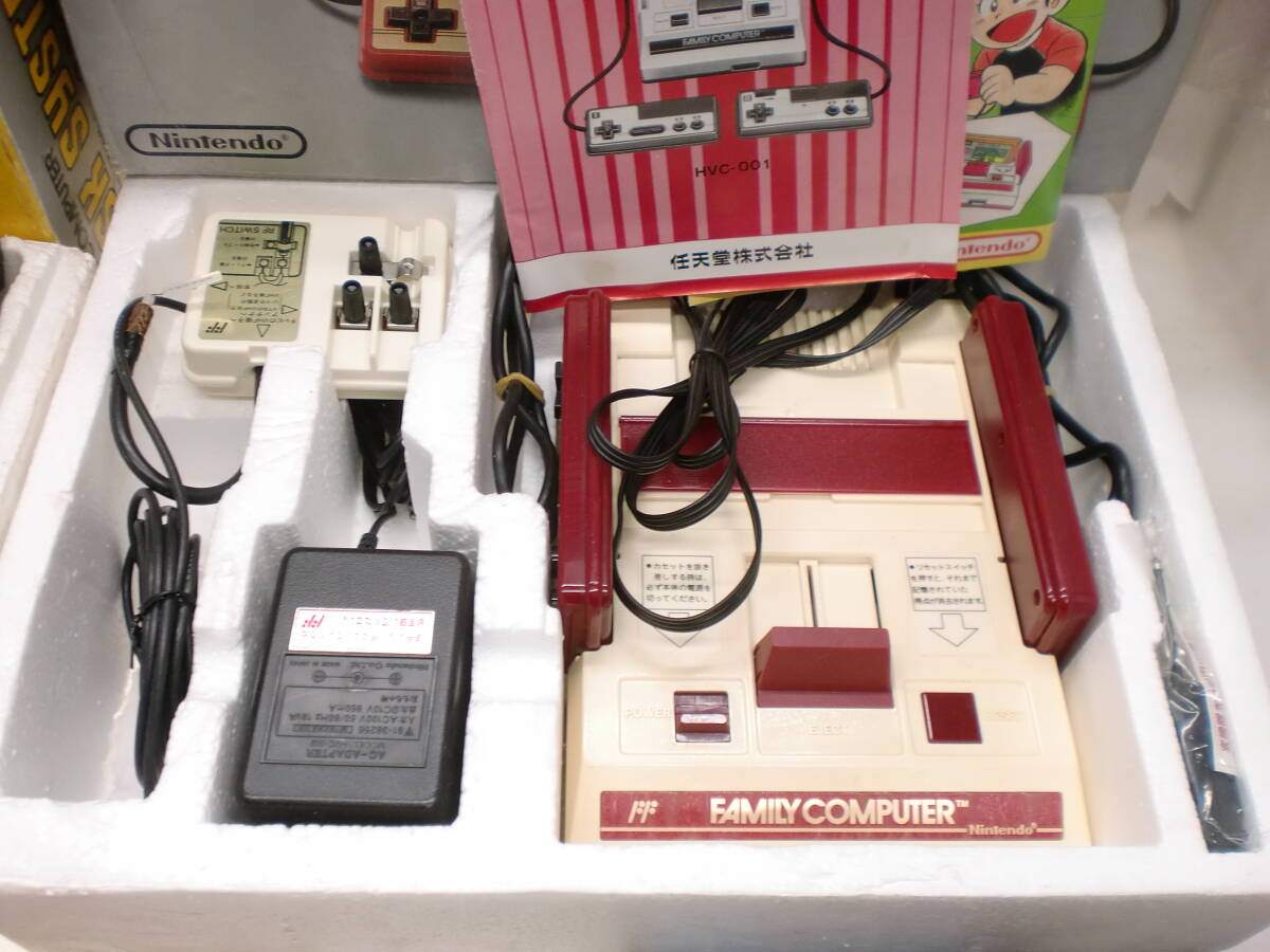 2406112 ファミコン本体AV仕様 ディスクシステム ソフト 現状品 2406112 ファミコン本体AV仕様 ディスクシステム ソフト 現状品