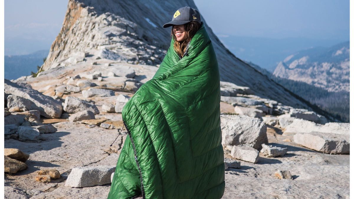 ENLIGHTENED EQUIPMENT REVELATION CUSTOM SLEEPING QUILT 850 ENLIGHTENED EQUIPMENT REVELATION CUSTOM SLEEPING QUILT 850