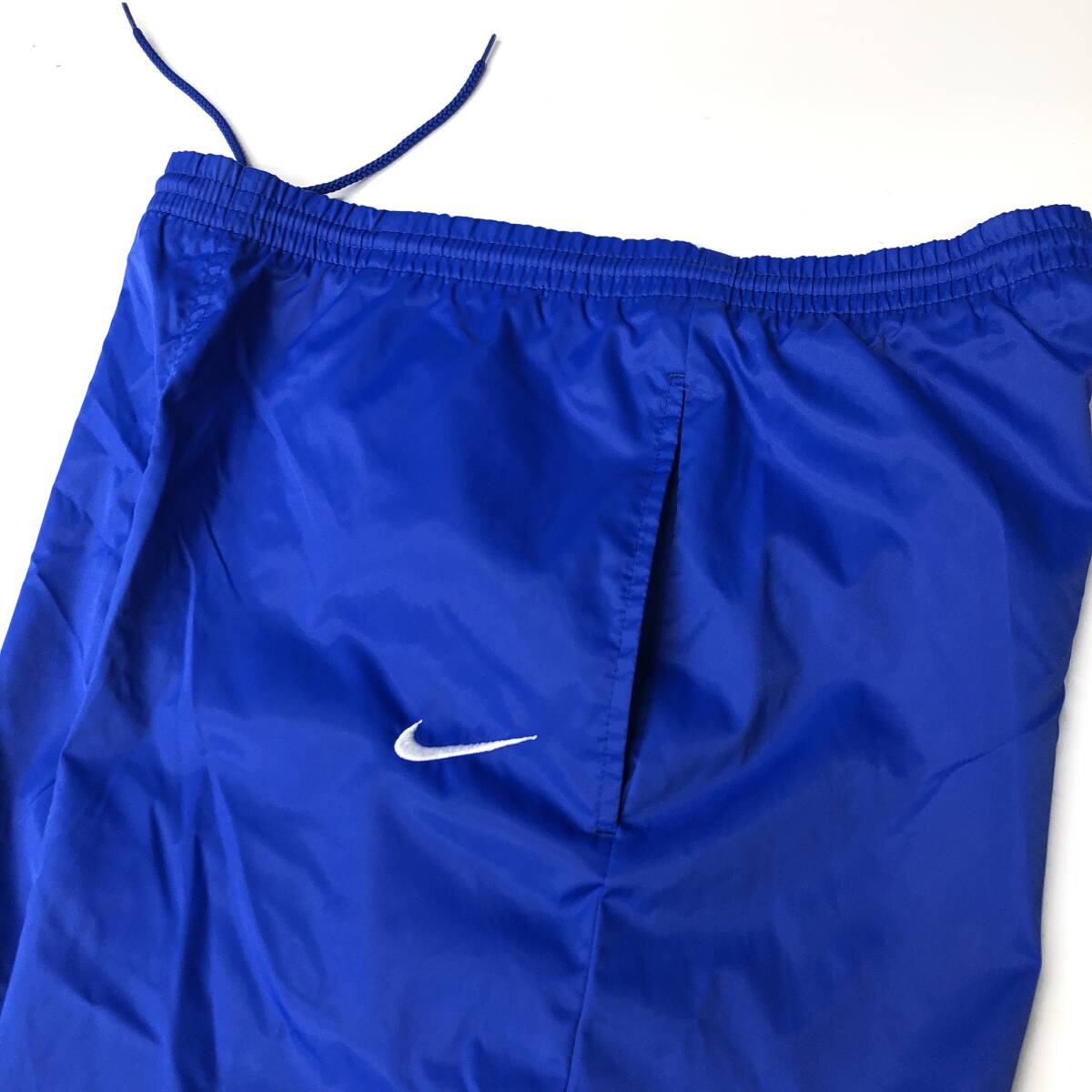 90s 銀タグ NIKE ナイキ ナイロンパンツ ブルー Sサイズ 裾 90s 銀タグ NIKE ナイキ ナイロンパンツ ブルー Sサイズ 裾