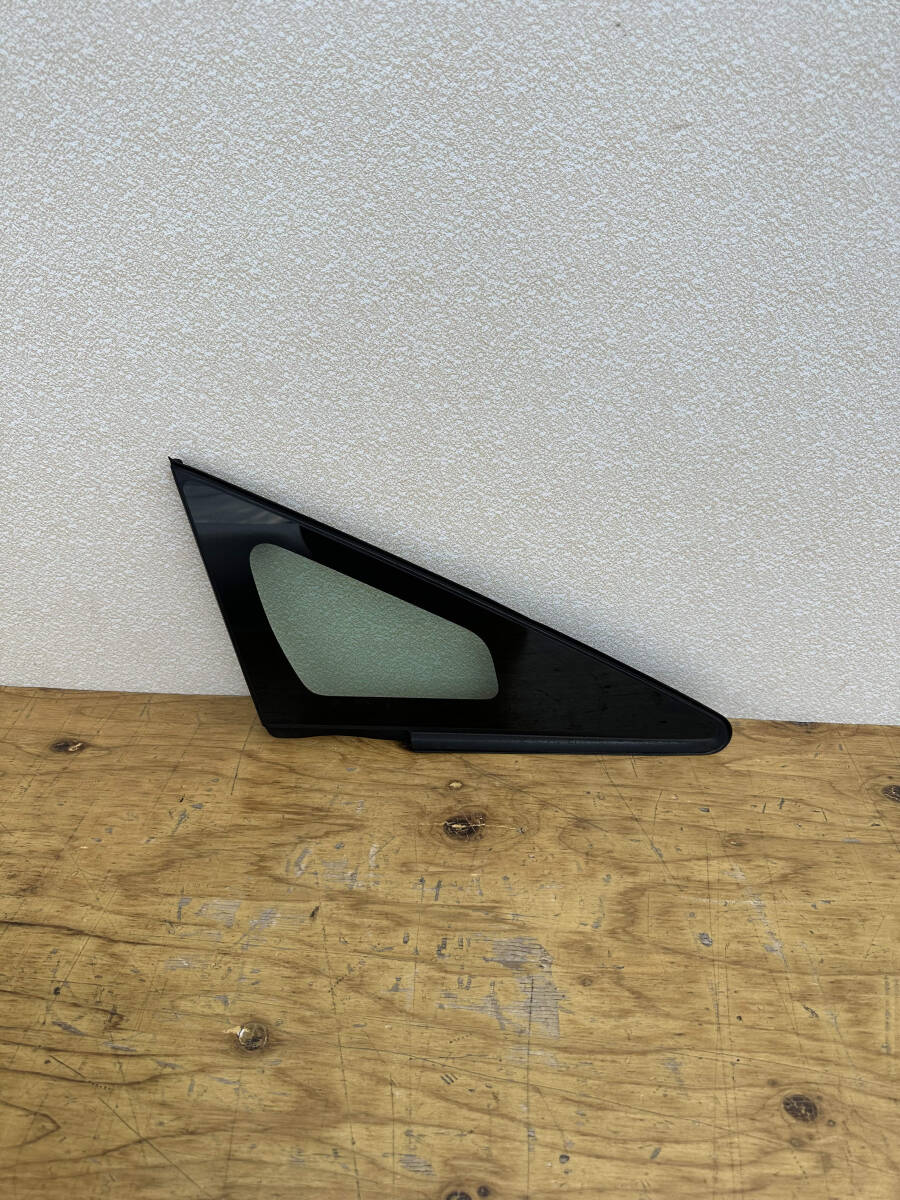 プリウス ZVW30 サイドガラス クォーターガラス 右 43R-00034