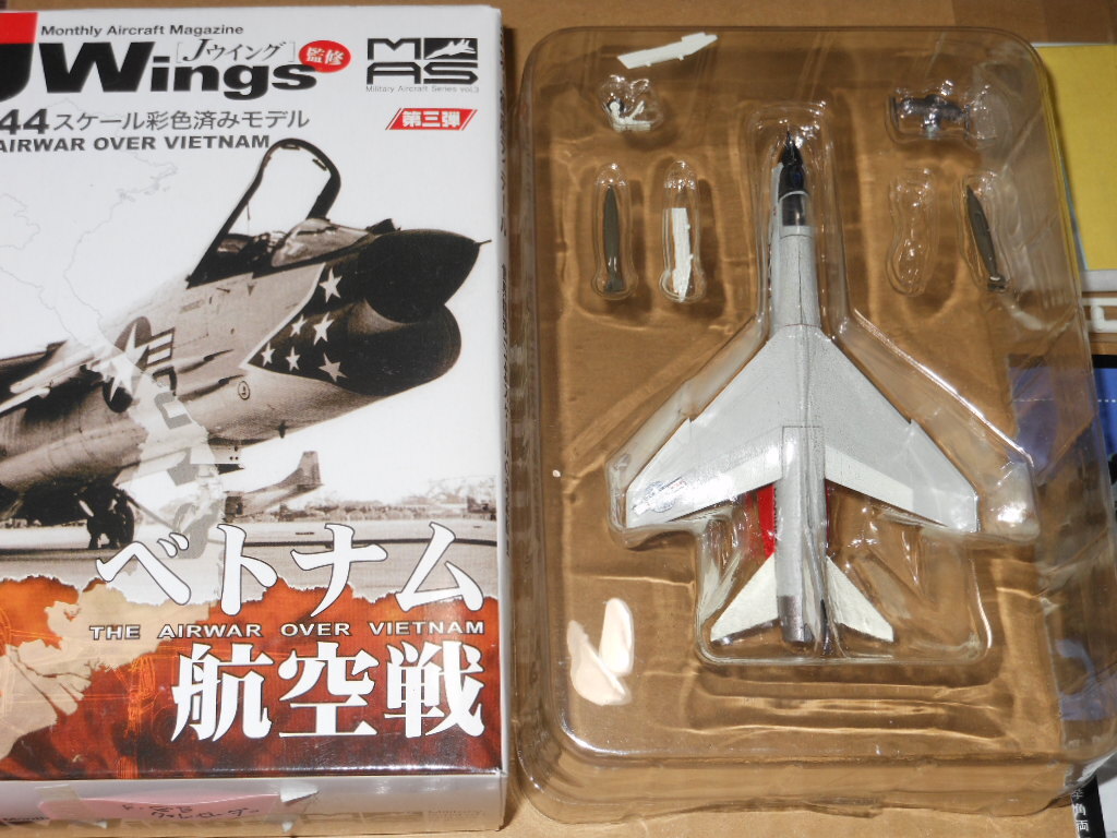 カフェレオ JWings F-8E クルーセイダー 戦闘機プラモデル ベトナム カフェレオ JWings F-8E クルーセイダー 戦闘機プラモデル ベトナム