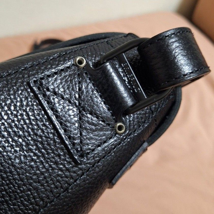 ほぼ未使用 レア》BRIEFING レザー ショルダーバッグ WILDERNESS ほぼ未使用 レア》BRIEFING レザー ショルダーバッグ WILDERNESS