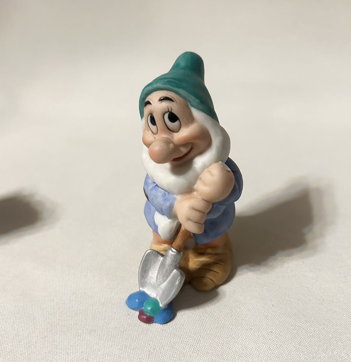 白雪姫 ディズニー 7人の小人 置物 オブジェ 陶器 スリランカ製 ディズニー 白雪姫 ディズニー 7人の小人 置物 オブジェ 陶器 スリランカ製 ディズニー