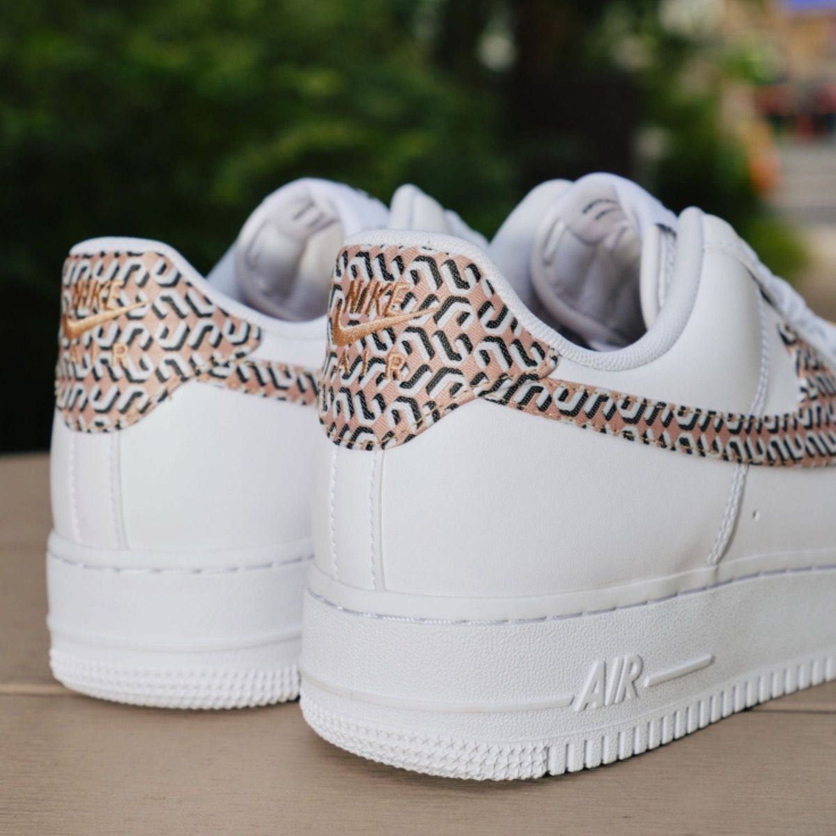 新品23 5cm】NIKE W エアフォース1LX ホワイト/モノグラム 新品23 5cm】NIKE W エアフォース1LX ホワイト/モノグラム