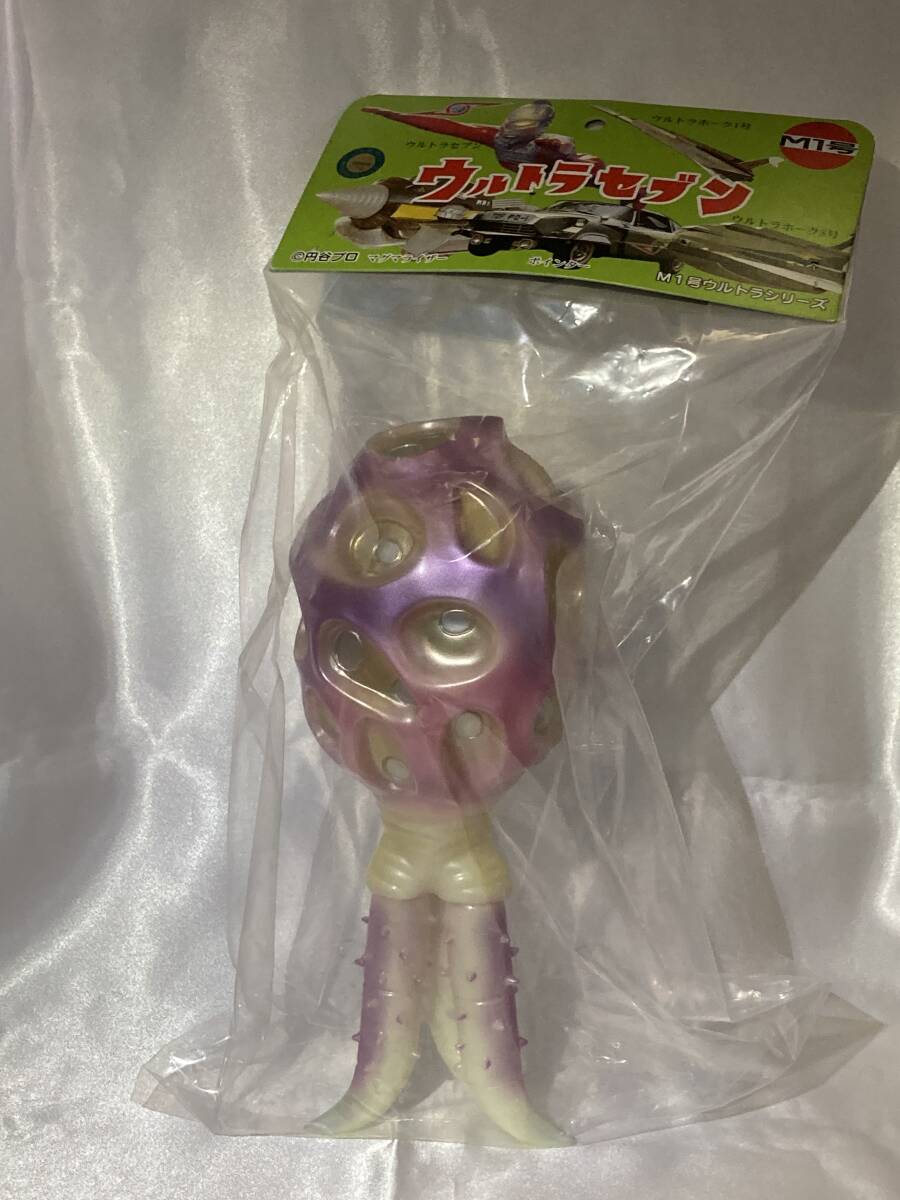 M1号 チブル星人 蓄光 鵜川薫 彩色デザイン ソフビ フィギュア M1号 チブル星人 蓄光 鵜川薫 彩色デザイン ソフビ フィギュア