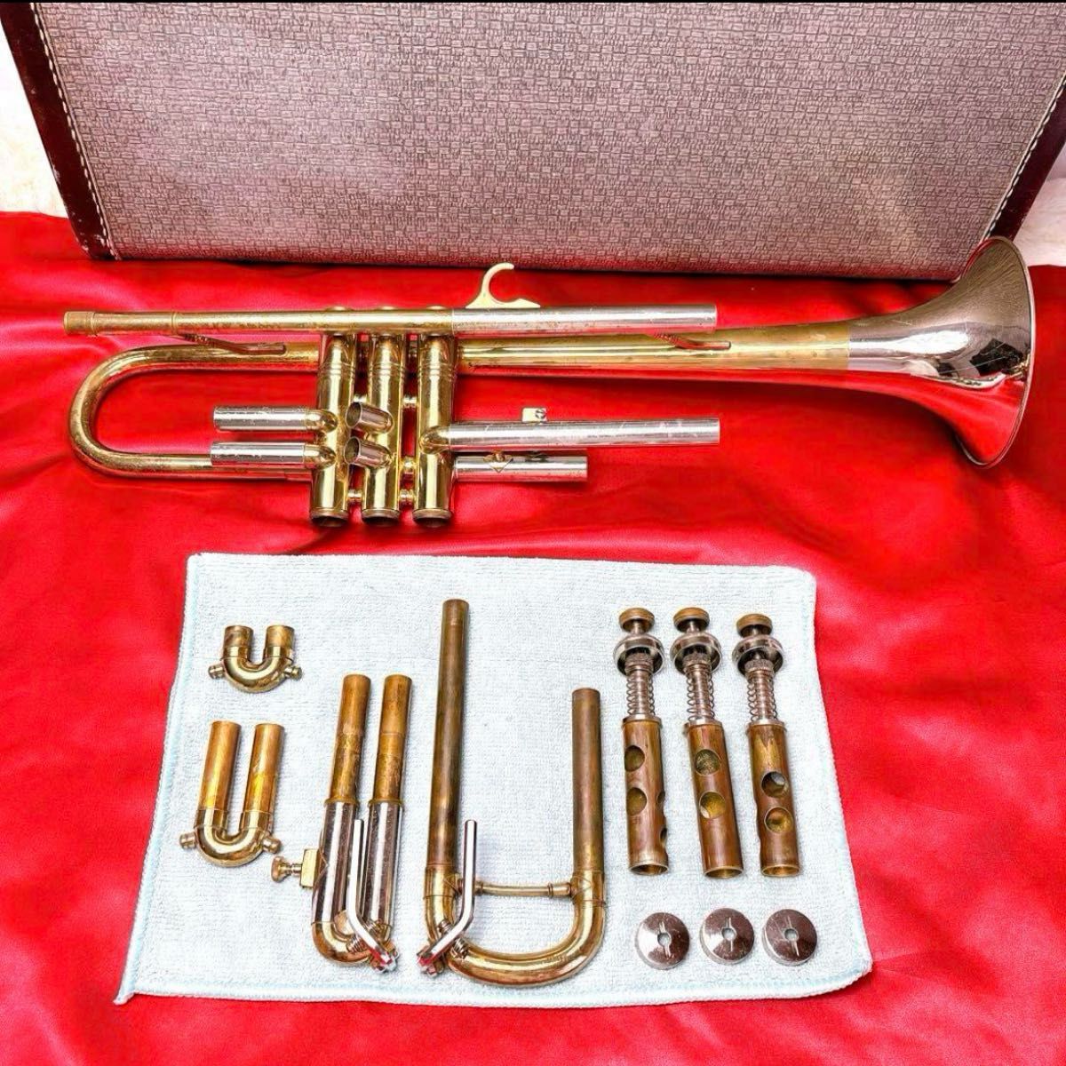 Selmer セルマー INVICTAトランペット B♭ マウスピース付き Selmer セルマー INVICTAトランペット B♭ マウスピース付き