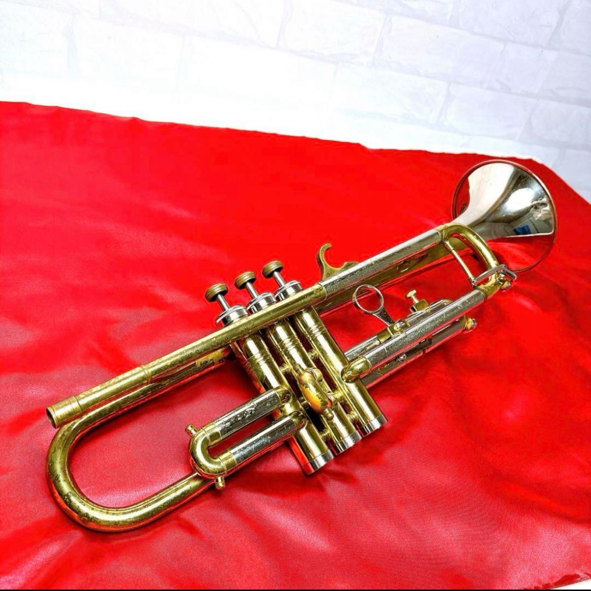 Selmer セルマー INVICTAトランペット B♭ マウスピース付き Selmer セルマー INVICTAトランペット B♭ マウスピース付き