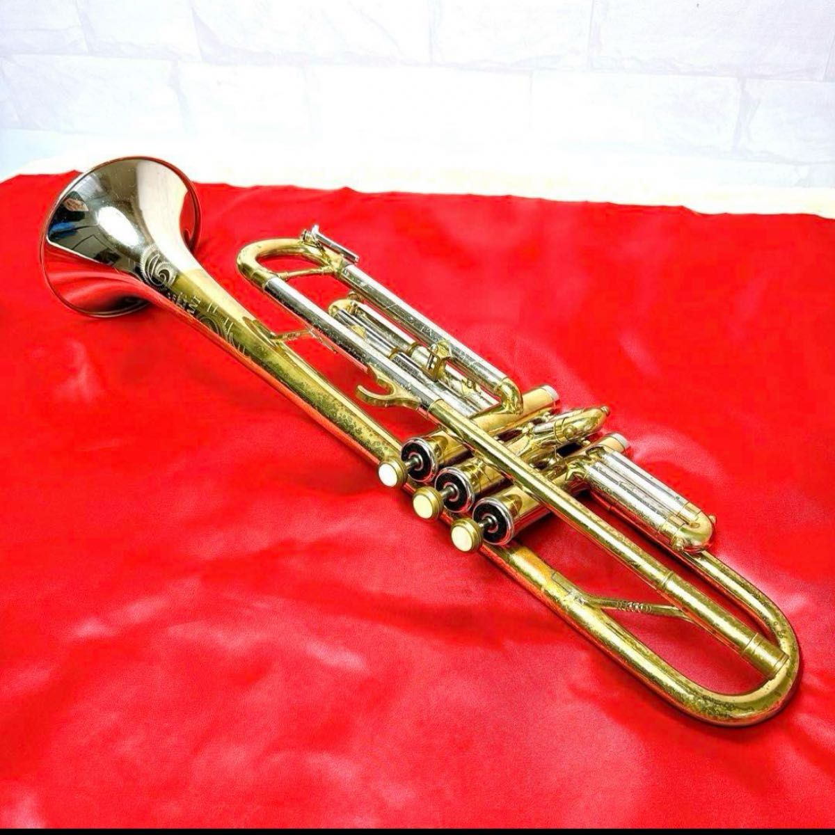 Selmer セルマー INVICTAトランペット B♭ マウスピース付き Selmer セルマー INVICTAトランペット B♭ マウスピース付き